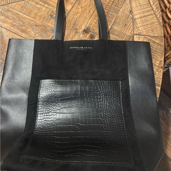 Donna Karan Large Tote Bag
Cashmere Mist Black Designer 14 in×16 in
Never Used ! - Picture 13 of 15